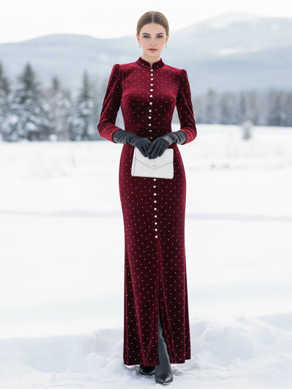 Robe Maxi en Velours Rouge avec Col Montant et Détails Éblouissants en Strass