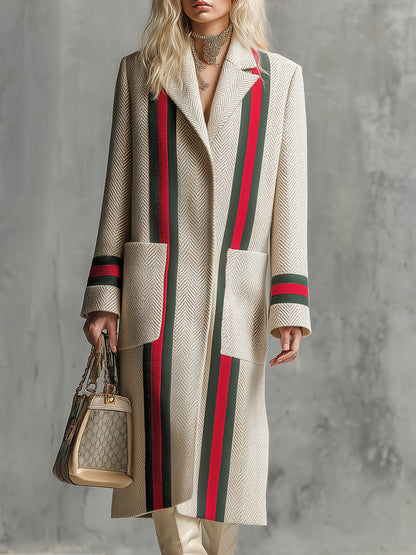 Chic Manteau Beige en Laine à Motif Chevron avec Détails en Ruban Rouge et Vert