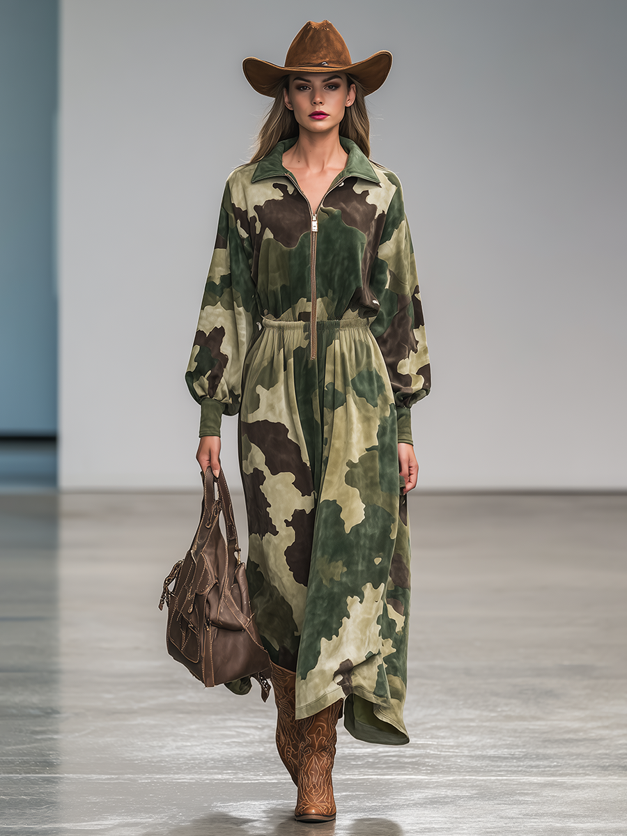 Robe Maxi Camouflage en Suédine avec Col Zippé - Élégance Sportive Rétro