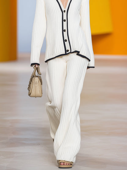 Ensemble Élégant : Cardigan Tricoté Blanc à Col V avec Boutons et Pantalon Chic à Bord Noir