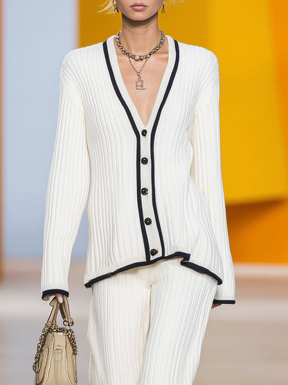 Cardigan Tricoté Blanc à Col V avec Détails Noir et Boutons Élégants