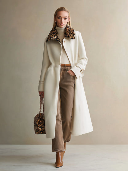 Long Crème en Laine avec Col en Fourrure Léopard : Élégance Urbaine