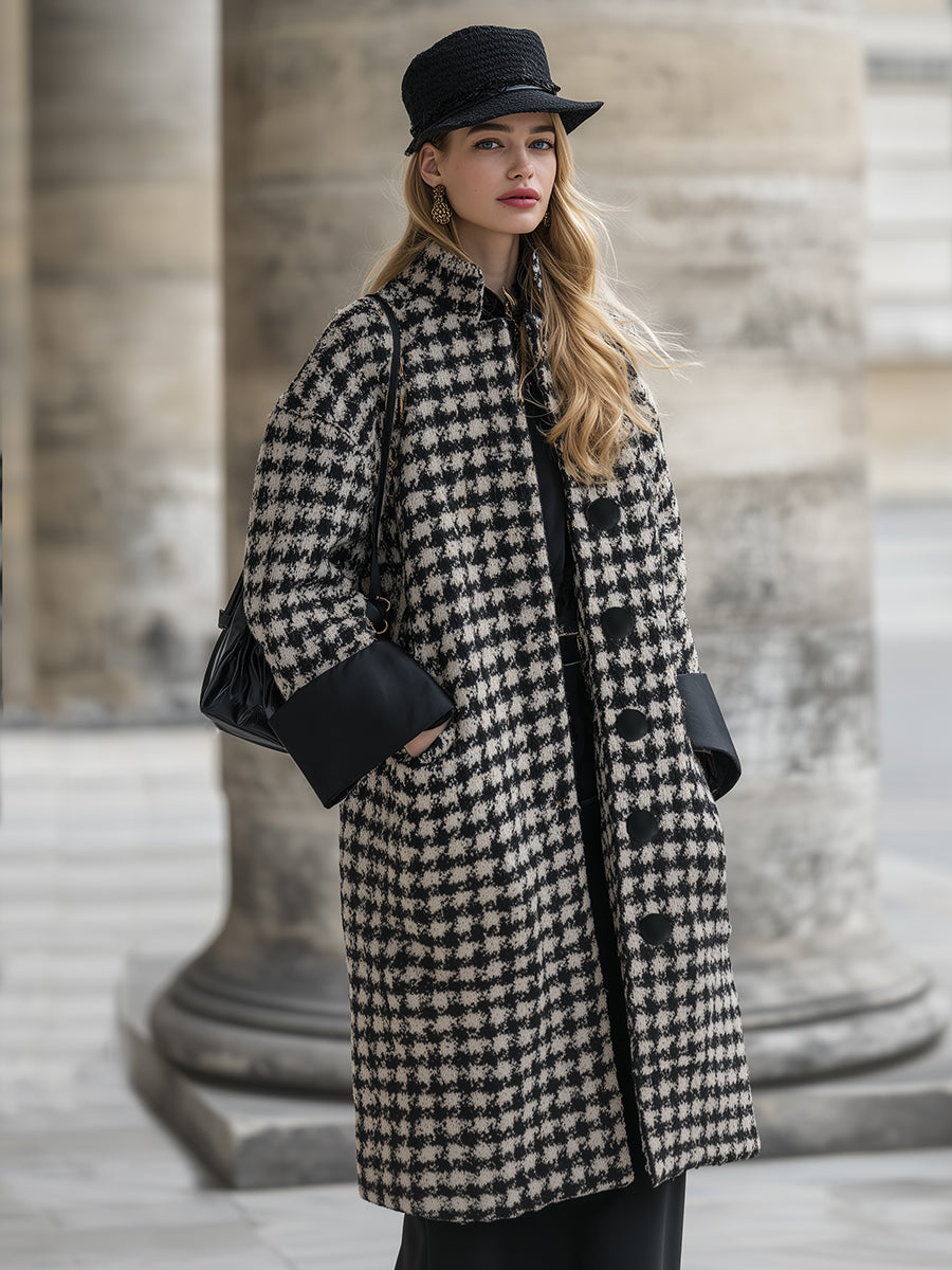 Veste mi-longue à motifs tartan noir et blanc avec col montant et poignets noirs