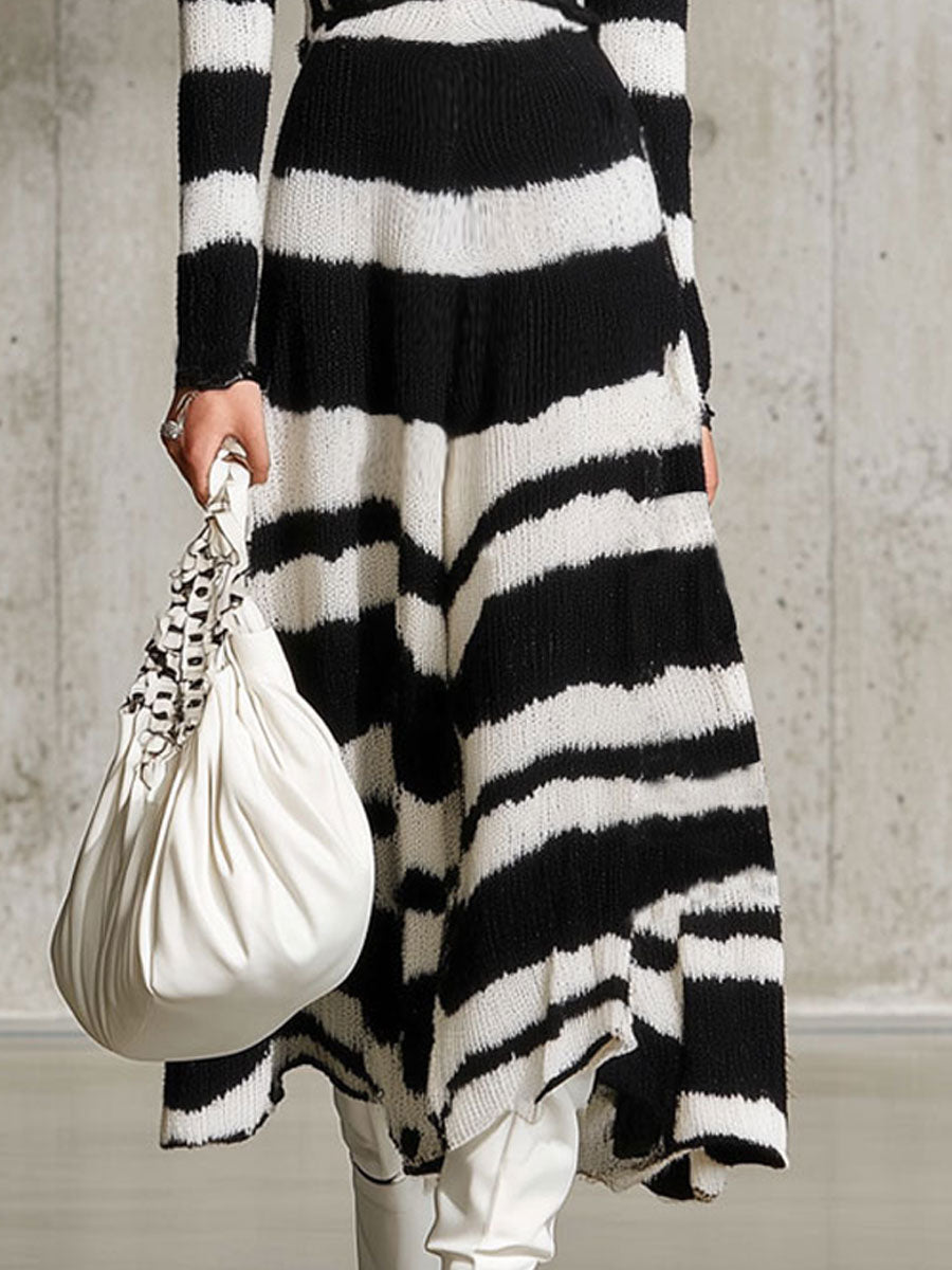 Robe Maxi Tricotée à Rayures Noires et Blanches - Style Rétro avec Décolleté en V