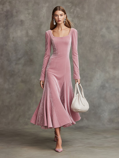 Robe Maxi Élégante en Velours Rose avec Encolure Carrée et Jupe Flottante