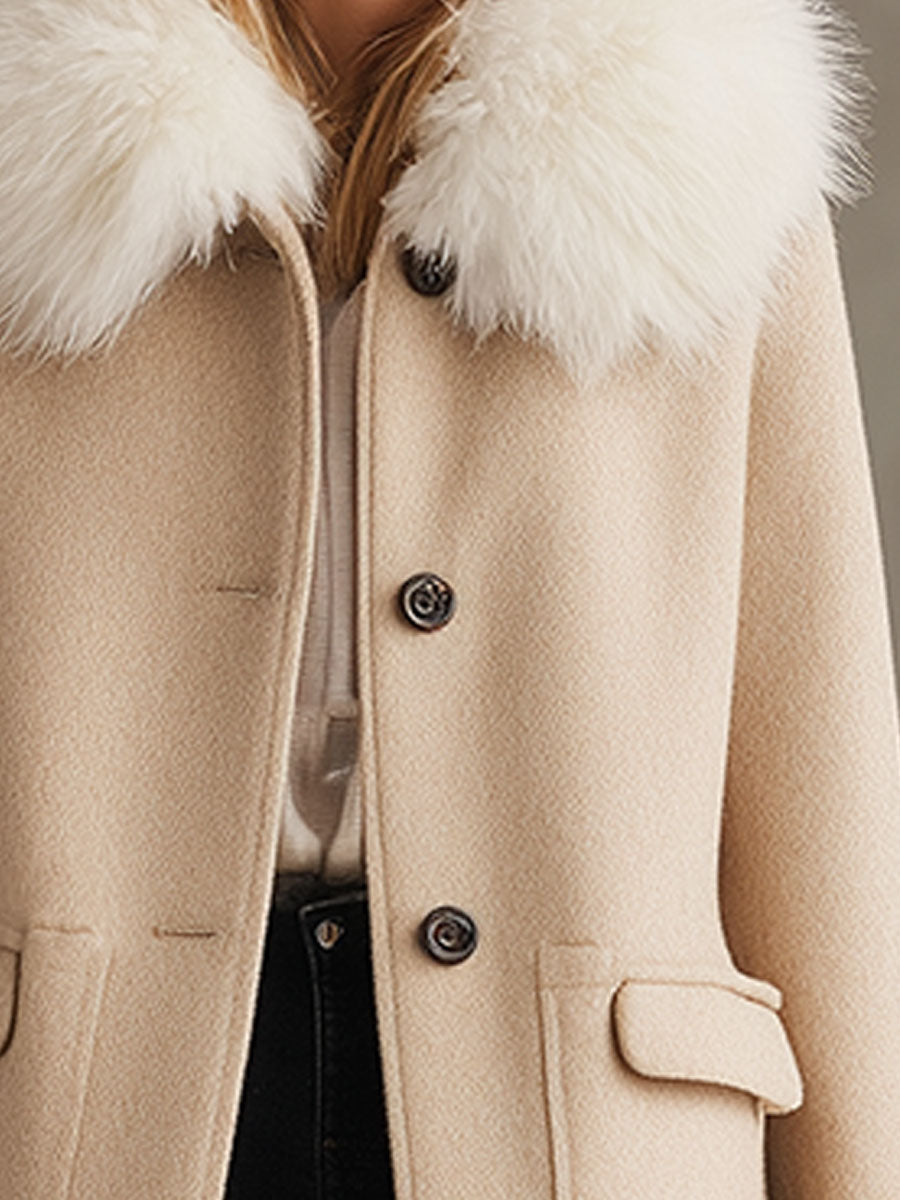 Veste en Laine Beige avec Col en Fourrure : Élégance et Chaleur au Boutonnage Unique