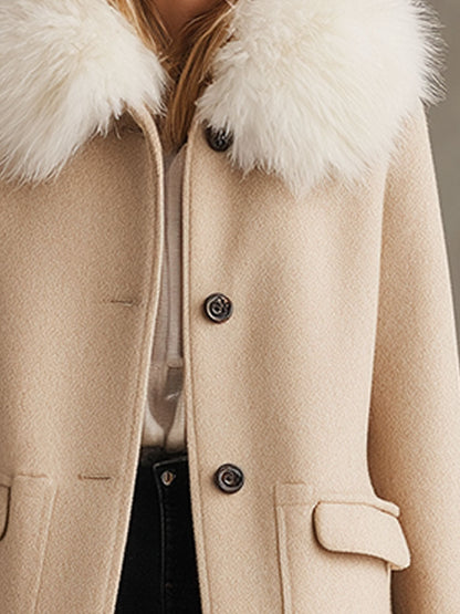 Veste en Laine Beige avec Col en Fourrure : Élégance et Chaleur au Boutonnage Unique