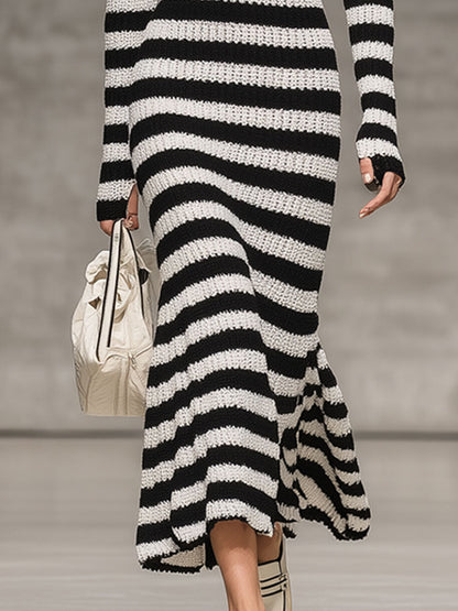 Robe Midi Fishtail Rayée Noir et Blanc avec Col Montant - Élégance Rétro