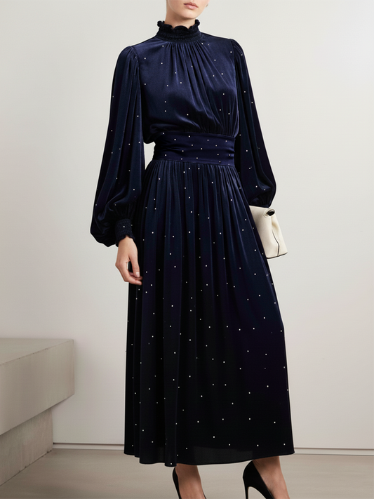 Robe en Velours Élégante avec Col Montant et Détails en Strass