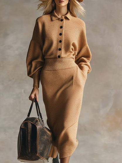Élégante Robe Maxi Tricotée avec Col Camel et Détails Boutonnés