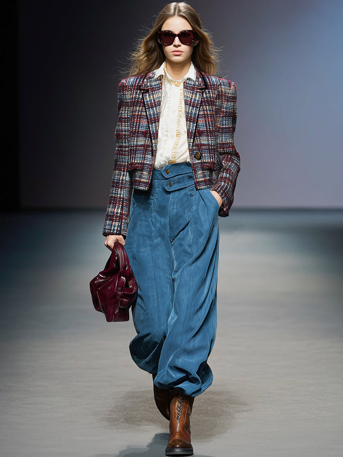 Jean large bleu orné de boutons au charme rétro