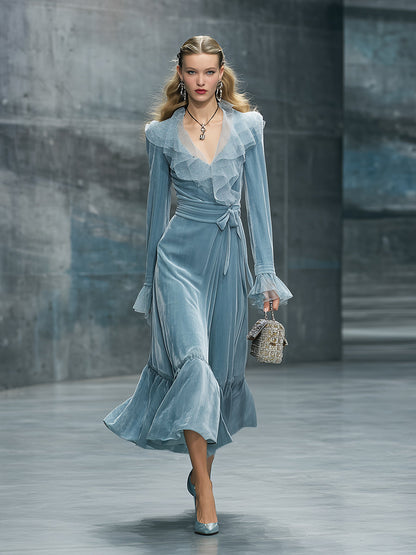 Maxi Robe en Velours Bleu Clair avec Col Rétro en Gaze - Élégance et Style