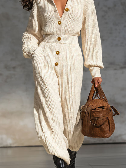 Combinaison Tricotée Élégante avec Revers et Boutonnage Minimaliste