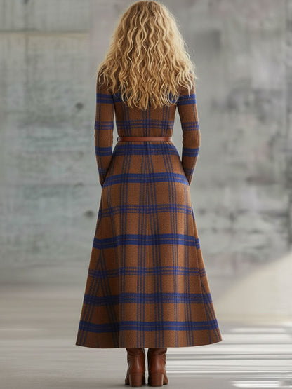 Robe Maxi Tricotée à Col Zippé - Élégance Mi-Saison en Motifs Carreaux Bleu et Marron