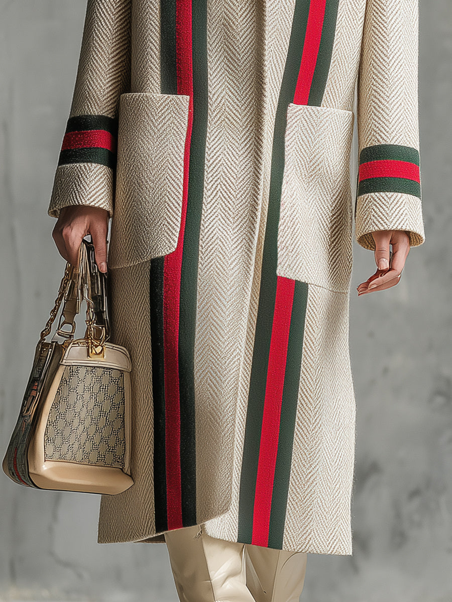 Chic Manteau Beige en Laine à Motif Chevrons avec Détails en Ruban Rouge et Vert