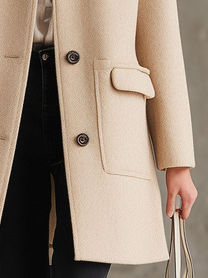 Veste en Laine Beige avec Col en Fourrure : Élégance et Chaleur au Boutonnage Unique