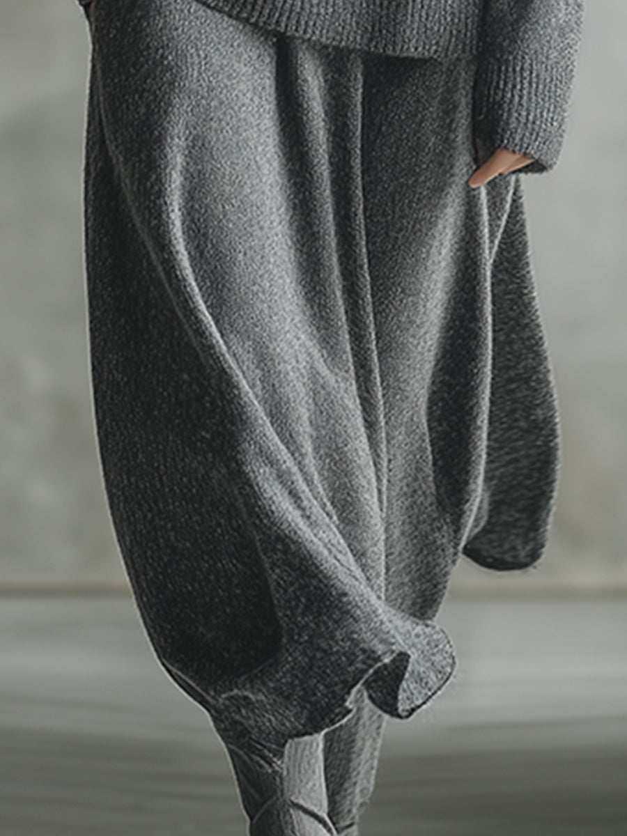 Ensemble Élégant en Gris : Jupe et Sweat à Capuche Minimaliste