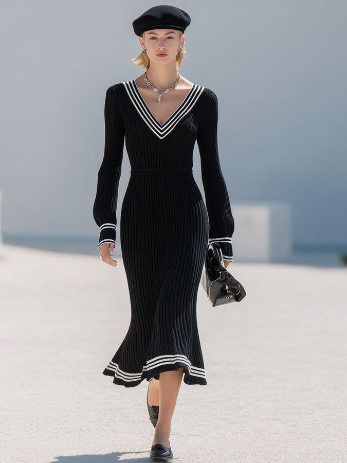 Robe Midi Noir Côtelé à Manches Longues avec Ourlet en Queue de Poisson et Détails Rétro Blancs