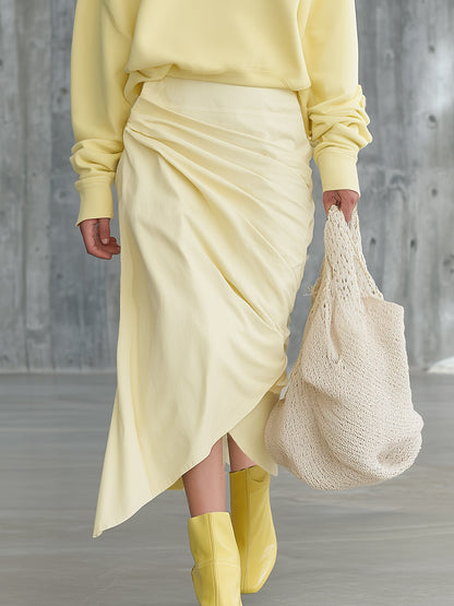 Ensemble Sportif Chic : Sweat à Capuche Jaune et Jupe Plissée Élégante