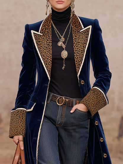 Veste en velours à motif léopard avec revers et détails contrastants