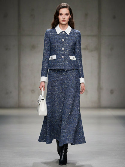 Ensemble Élégant en Tweed Bleu avec Sequins Dorés et Détails Blancs
