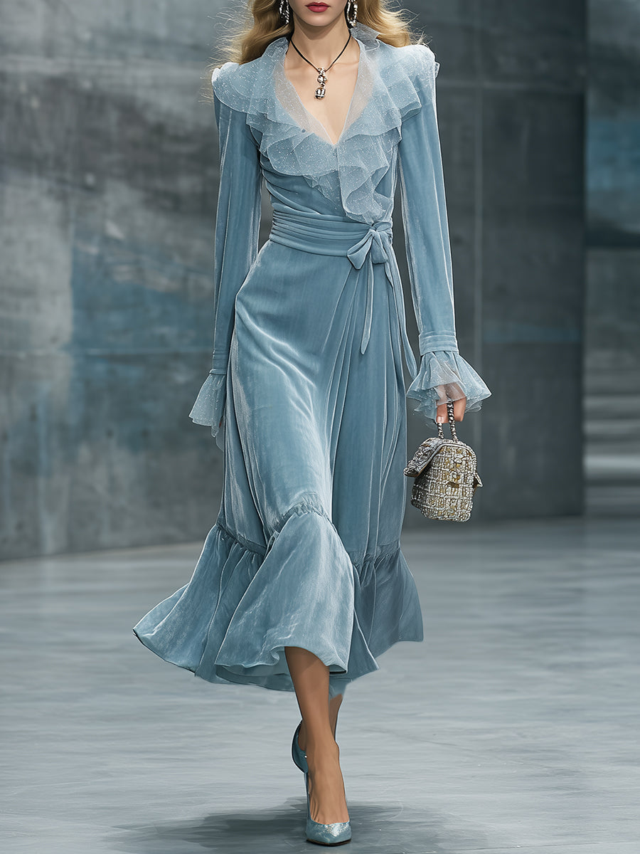 Robe Maxi Velours Bleu Ciel avec Col Rétro en Gaze – Élégance et Style