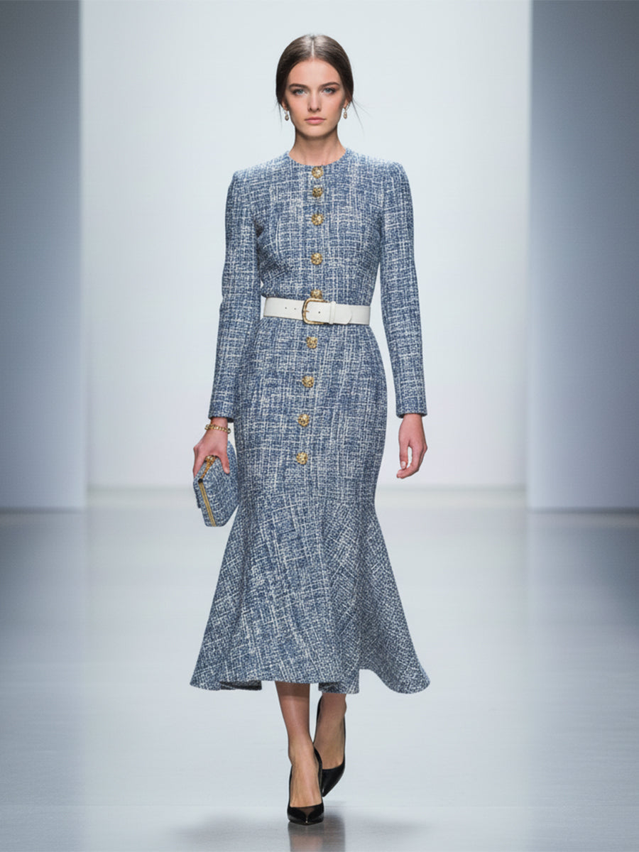 Maxi Robe Fishtail en Tweed Bleu avec Détails Boutonnés