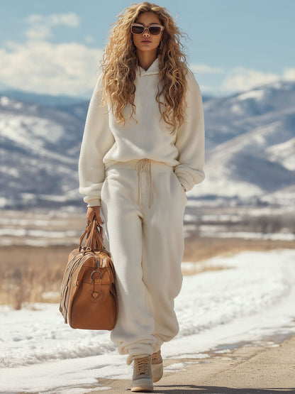 Ensemble de Sport Rétro : Sweat à Capuche et Pantalon de Jogging en Polaire Blanche