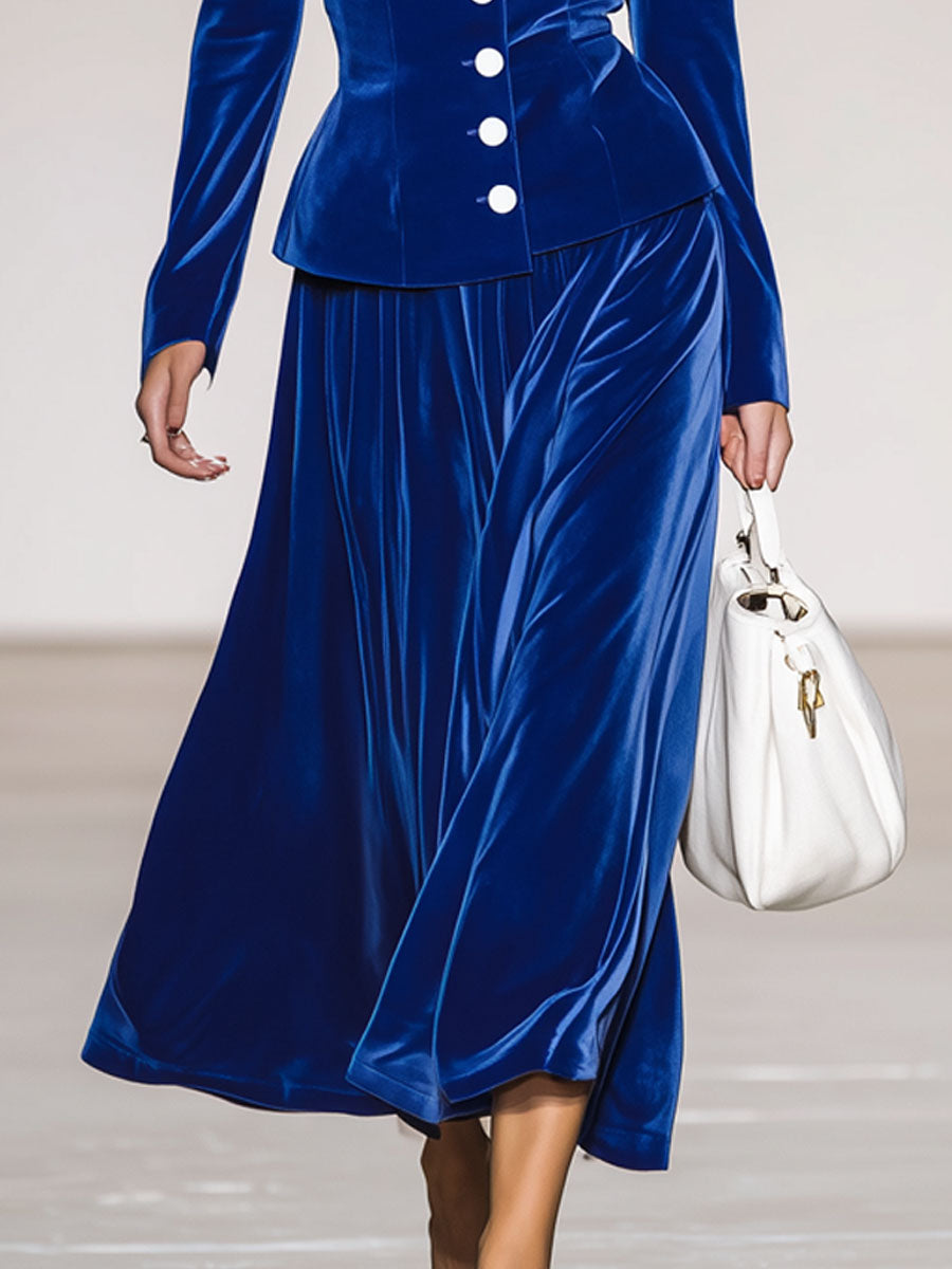 Élégant Costume en Velours Bleu Royal avec Revers et Jupe
