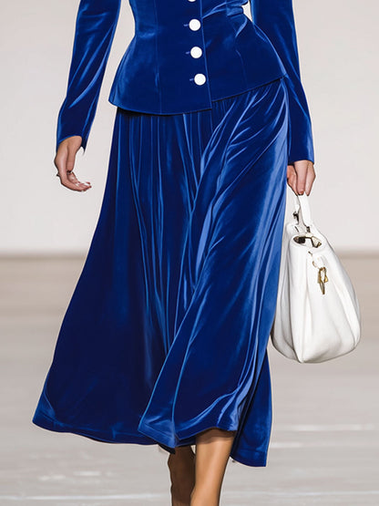 Élégant Costume en Velours Bleu Royal avec Revers et Jupe