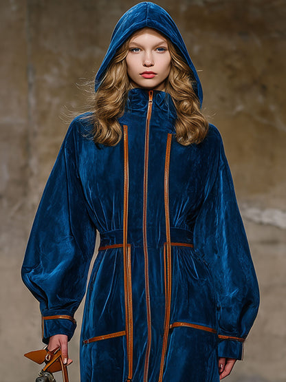 Robe Midi en Velours Bleu Nuit avec Cape à Manches Longues et Finitions Marron