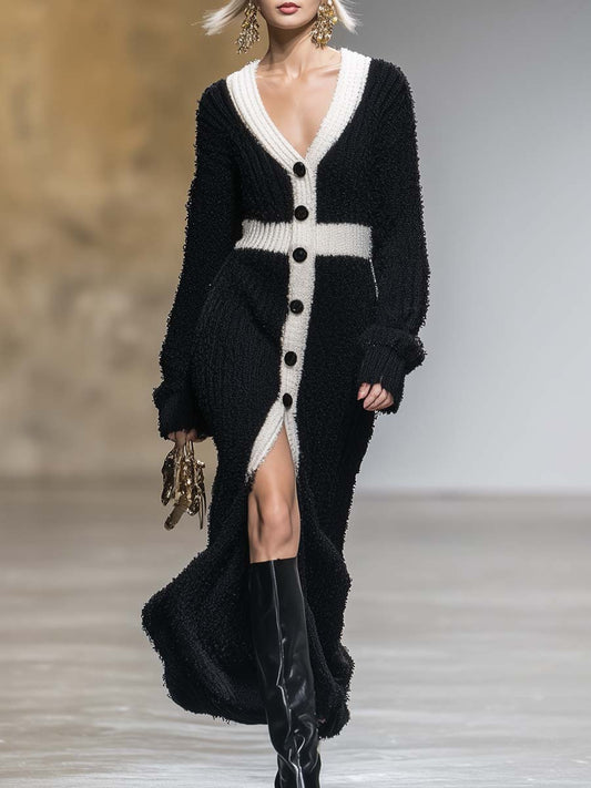 Robe Maxi Noire Tricotée avec Boutons Avant - Décolleté en V et Détails Blancs dans un Style Rétro Élégant