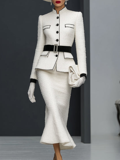 Veste en Tweed Blanc Patchwork avec Détails en Ruban Noir et Jupe Évasée