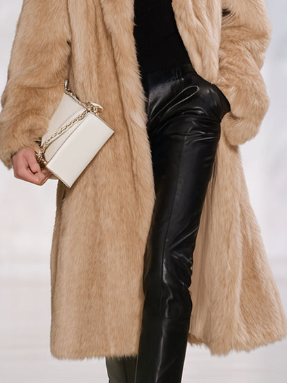 Chic Mi-Long en Fausse Fourrure: Manteau Douillet avec Revers Élégants
