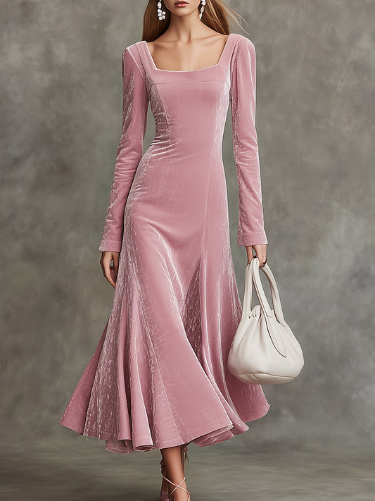 Robe Maxi Élégante en Velours Rose avec Encolure Carrée et Jupe Flottante