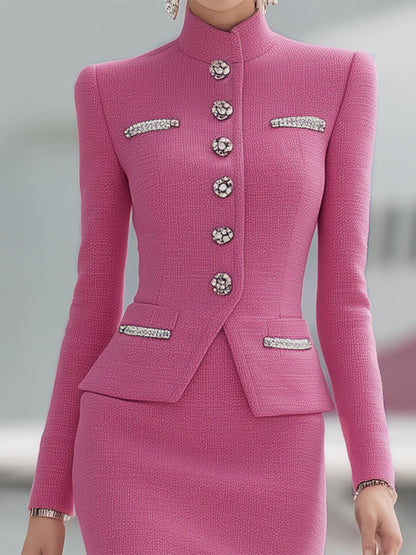 Chic Ensemble en Laine Rose avec Détails Argentés : Veste à Boutons et Jupe Élégante