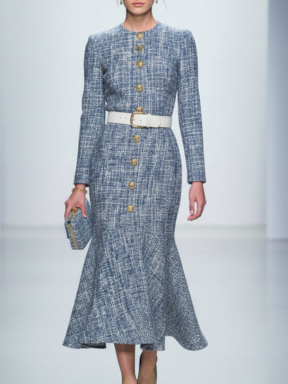 Maxi Robe Fishtail en Tweed Bleu avec Détails Boutonnés