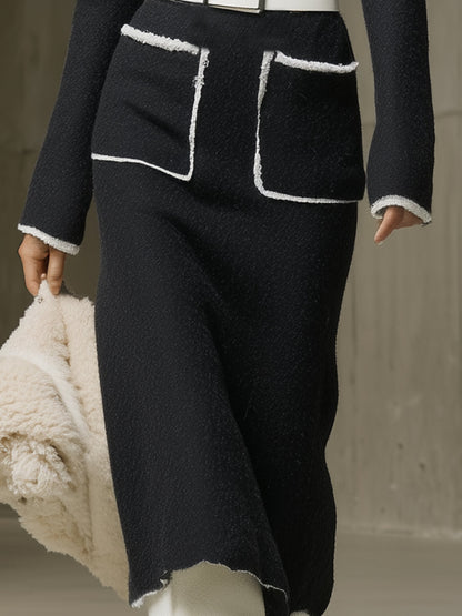 Chic Noir et Blanc : Robe Midi en Tricot en V