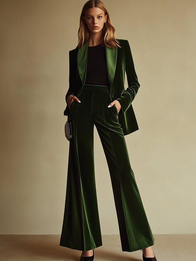 Élégant Costume Rétro en Velours Vert de Luxe