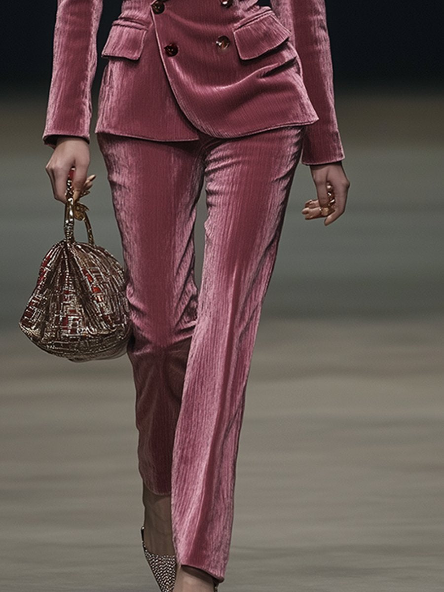 Élégant Costume Vintage en Velours Rose - Expédition Rapide en 24 Heures!