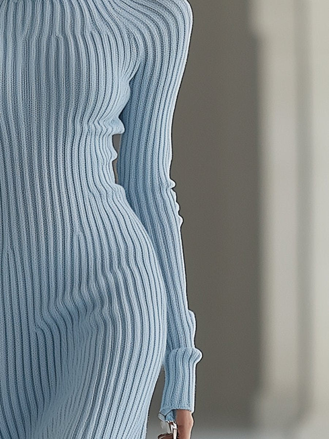 Robe Midi Tricotée à Manches Longues - Décolleté Élégant en Bleu Brume, Expédition Rapide en 24 Heures