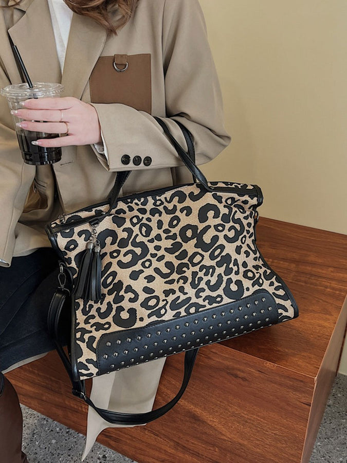 Grand Sac Bandoulière Tendance en Imprimé Léopard avec Rivets VIP