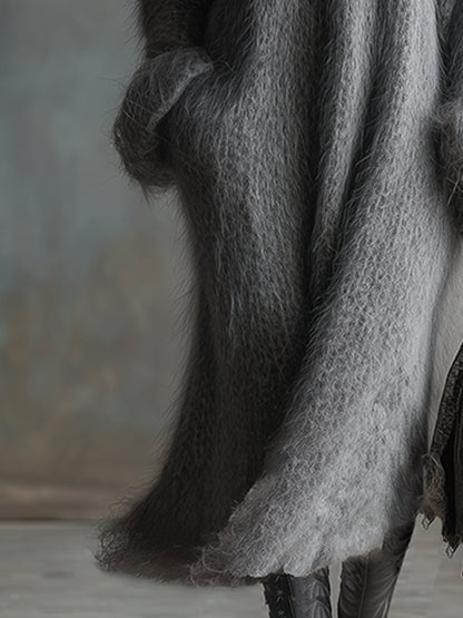 Robe Maxi Grise en Tricot : Confort Élevé avec Col en V et Douceur en Fausse Fourrure